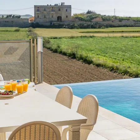Villa Ta' Dbiegi Għarb